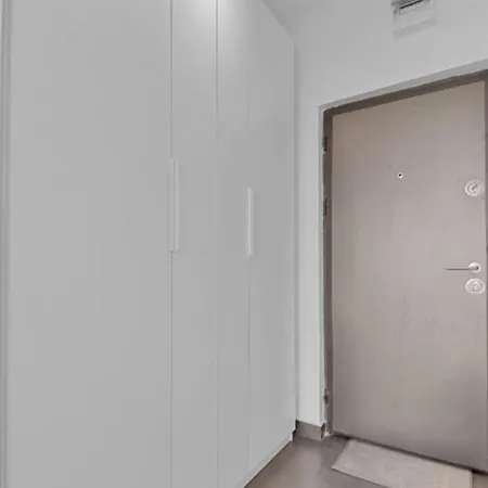 Serene Retreat - Beautifully Designed Apartment *