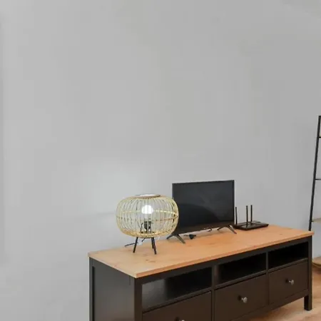 Serene Retreat - Beautifully Designed Apartment *