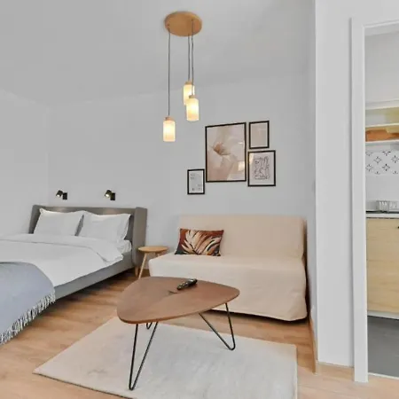 Serene Retreat - Beautifully Designed Apartment