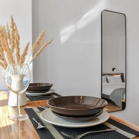 Serene Retreat - Beautifully Designed Apartment *
