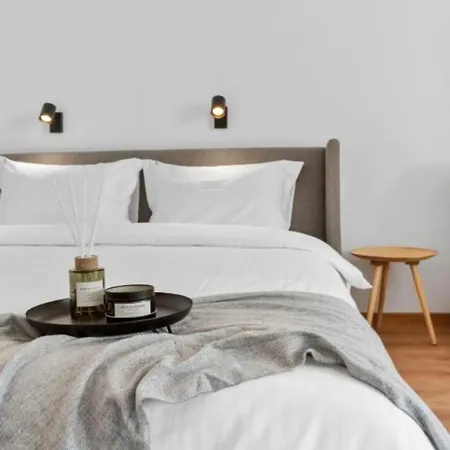 Serene Retreat - Beautifully Designed Apartment